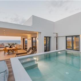 3 bedroom penthouse apartment with pool in Chania town, sleeps 6